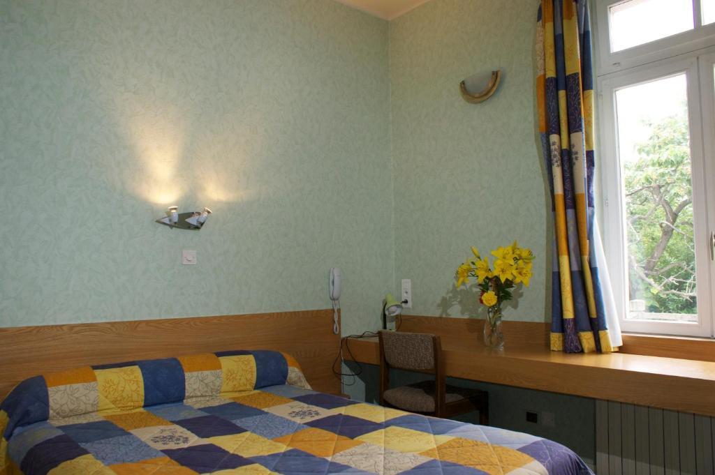Hotel Le Lyon Bron Room photo