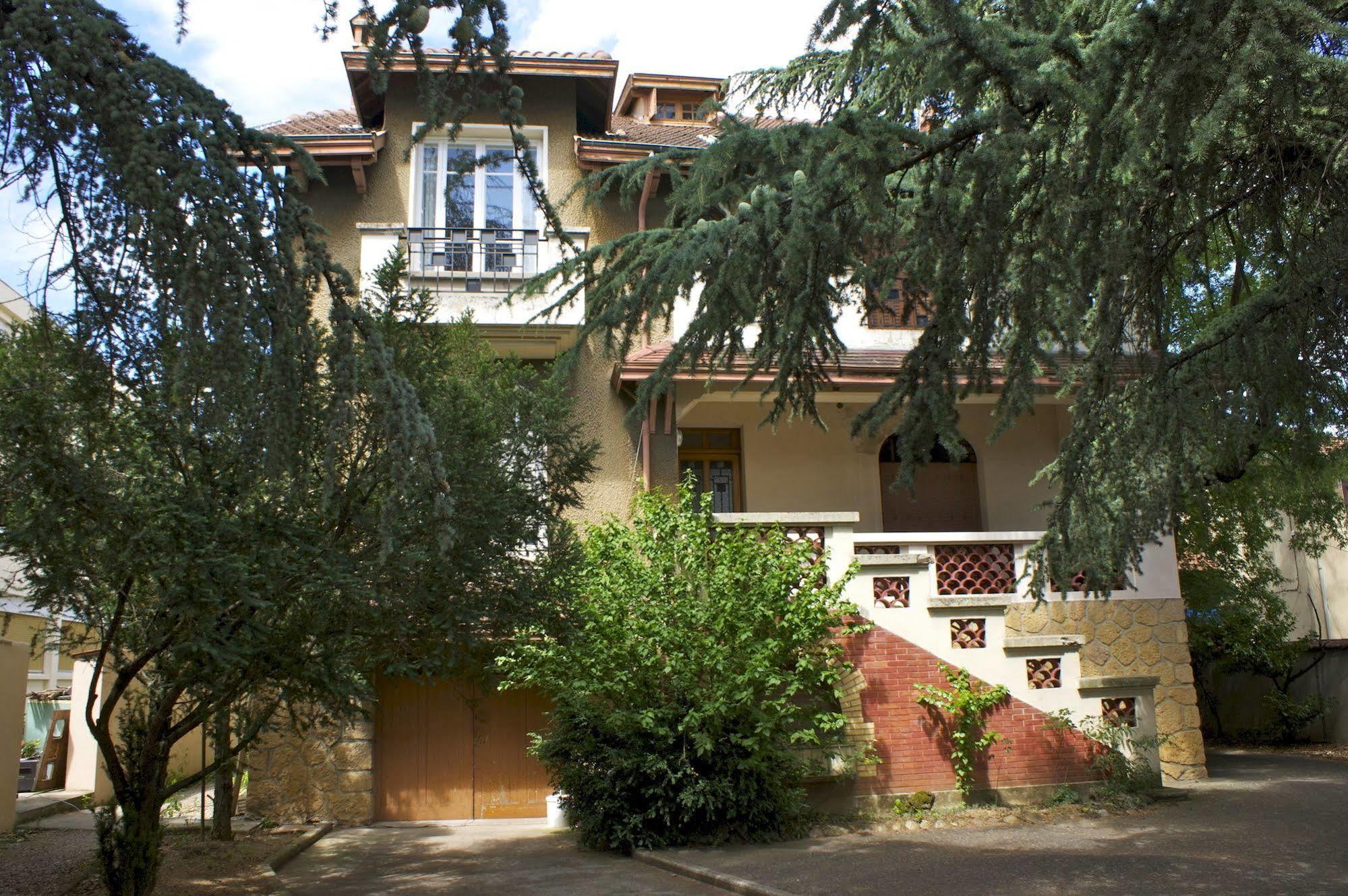 Hotel Le Lyon Bron Exterior photo