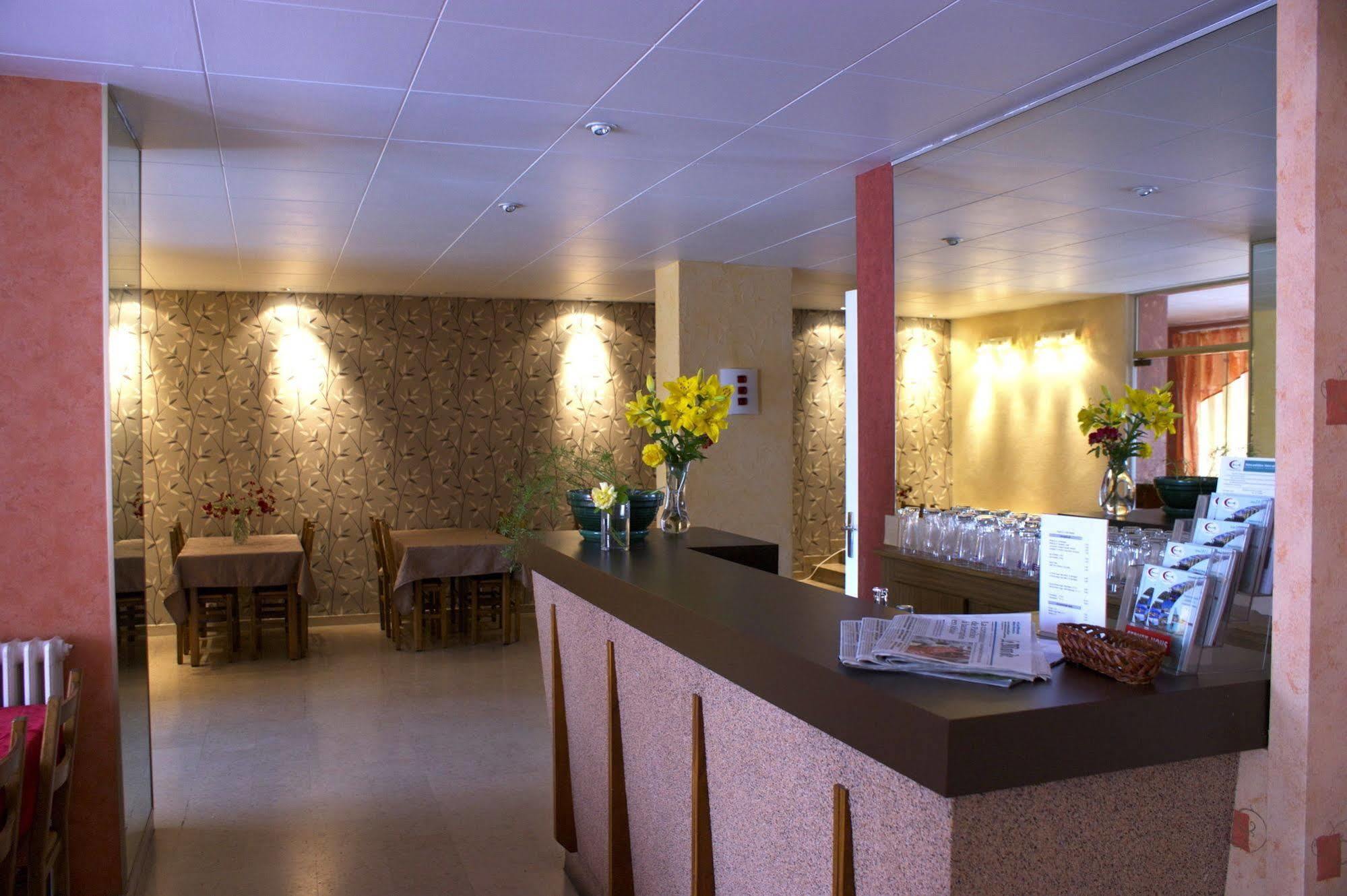 Hotel Le Lyon Bron Exterior photo